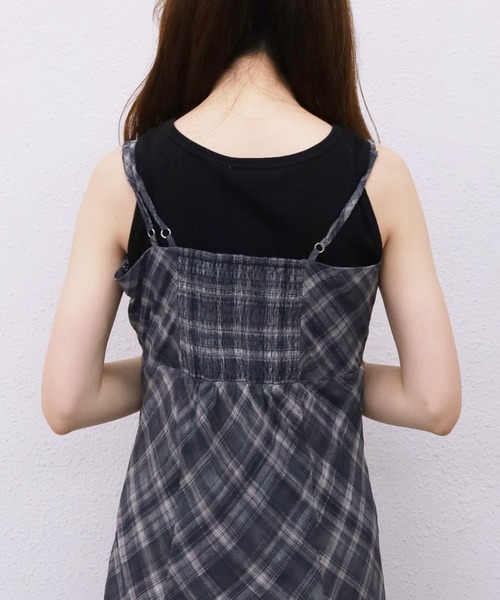 archives(アルシーヴ)の「【アシンメトリーデザインで差がつくワンピ】チェックシフォンドロストキャミワンピース(ワンピース・レディース・ネイビー/ブラック・MEDIUM)」の6枚目の写真