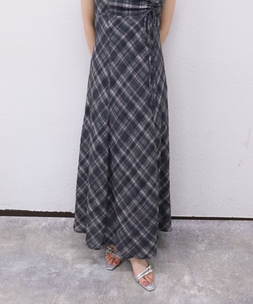 archives(アルシーヴ)の「【アシンメトリーデザインで差がつくワンピ】チェックシフォンドロストキャミワンピース(ワンピース・レディース・ネイビー/ブラック・MEDIUM)」の5枚目の写真