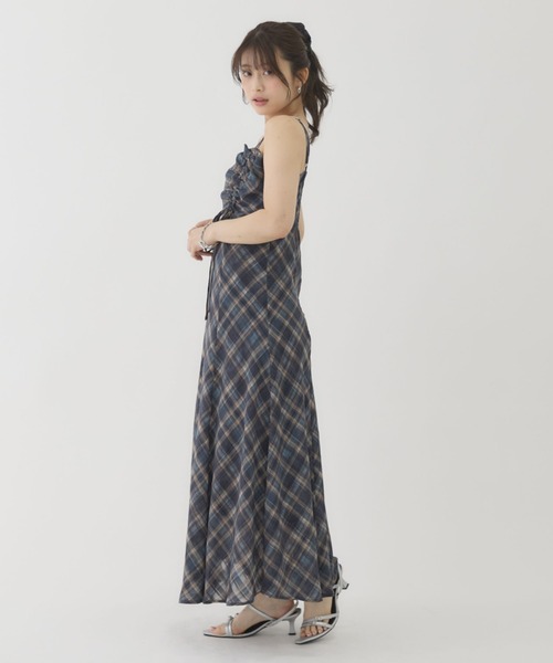 archives(アルシーヴ)の「【アシンメトリーデザインで差がつくワンピ】チェックシフォンドロストキャミワンピース(ワンピース・レディース・ネイビー/ブラック・MEDIUM)」の17枚目の写真