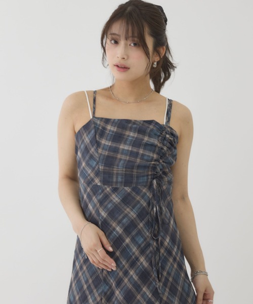 archives(アルシーヴ)の「【アシンメトリーデザインで差がつくワンピ】チェックシフォンドロストキャミワンピース(ワンピース・レディース・ネイビー/ブラック・MEDIUM)」の14枚目の写真