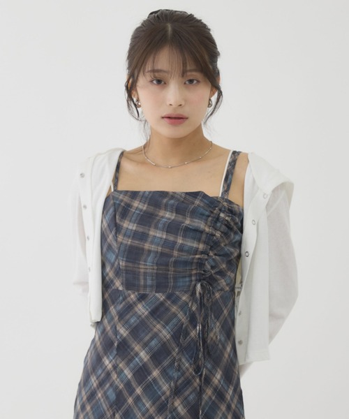 archives(アルシーヴ)の「【アシンメトリーデザインで差がつくワンピ】チェックシフォンドロストキャミワンピース(ワンピース・レディース・ネイビー/ブラック・MEDIUM)」の19枚目の写真