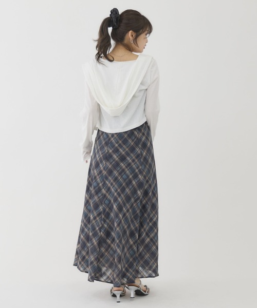 archives(アルシーヴ)の「【アシンメトリーデザインで差がつくワンピ】チェックシフォンドロストキャミワンピース(ワンピース・レディース・ネイビー/ブラック・MEDIUM)」の22枚目の写真