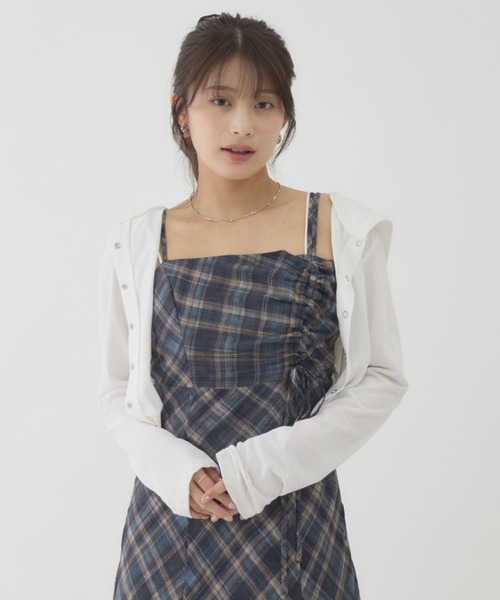 archives(アルシーヴ)の「【アシンメトリーデザインで差がつくワンピ】チェックシフォンドロストキャミワンピース(ワンピース・レディース・ネイビー/ブラック・MEDIUM)」の21枚目の写真