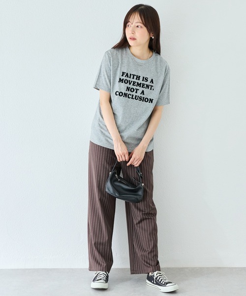 LAVEANGE(ラビアンジェ)の「フロッキーメッセージロゴプリントTシャツ|大人が着やすいロゴT/大人カジュアル/ヴィンテージライク/半袖(Tシャツ/カットソー・レディース・ブラウン/グレー/ネイビー・4L/M/3L/LL/5L)」の11枚目の写真