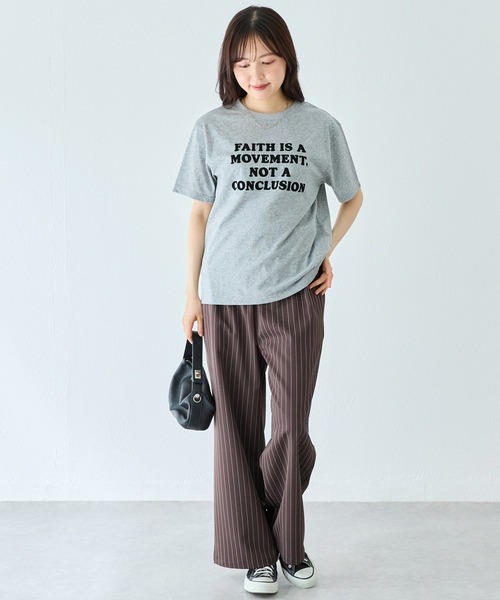 LAVEANGE(ラビアンジェ)の「フロッキーメッセージロゴプリントTシャツ|大人が着やすいロゴT/大人カジュアル/ヴィンテージライク/半袖(Tシャツ/カットソー・レディース・ブラウン/グレー/ネイビー・4L/M/3L/LL/5L)」の12枚目の写真