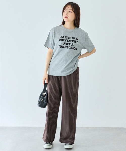 LAVEANGE(ラビアンジェ)の「フロッキーメッセージロゴプリントTシャツ|大人が着やすいロゴT/大人カジュアル/ヴィンテージライク/半袖(Tシャツ/カットソー・レディース・ブラウン/グレー/ネイビー・4L/M/3L/LL/5L)」の14枚目の写真