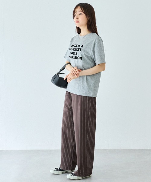 LAVEANGE(ラビアンジェ)の「フロッキーメッセージロゴプリントTシャツ|大人が着やすいロゴT/大人カジュアル/ヴィンテージライク/半袖(Tシャツ/カットソー・レディース・ブラウン/グレー/ネイビー・4L/M/3L/LL/5L)」の15枚目の写真