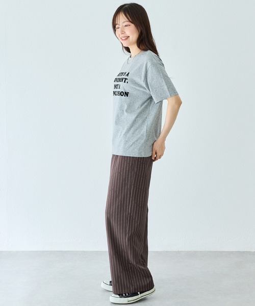 LAVEANGE(ラビアンジェ)の「フロッキーメッセージロゴプリントTシャツ|大人が着やすいロゴT/大人カジュアル/ヴィンテージライク/半袖(Tシャツ/カットソー・レディース・ブラウン/グレー/ネイビー・4L/M/3L/LL/5L)」の16枚目の写真