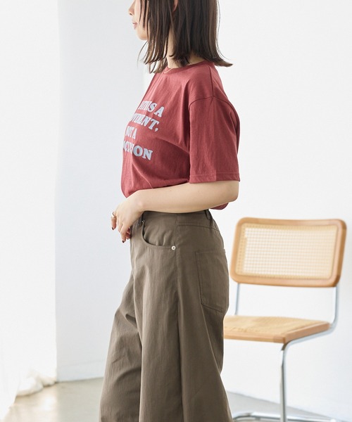 LAVEANGE(ラビアンジェ)の「フロッキーメッセージロゴプリントTシャツ|大人が着やすいロゴT/大人カジュアル/ヴィンテージライク/半袖(Tシャツ/カットソー・レディース・ブラウン/グレー/ネイビー・4L/M/3L/LL/5L)」の20枚目の写真
