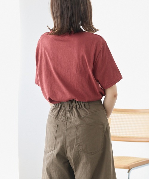 LAVEANGE(ラビアンジェ)の「フロッキーメッセージロゴプリントTシャツ|大人が着やすいロゴT/大人カジュアル/ヴィンテージライク/半袖(Tシャツ/カットソー・レディース・ブラウン/グレー/ネイビー・4L/M/3L/LL/5L)」の22枚目の写真