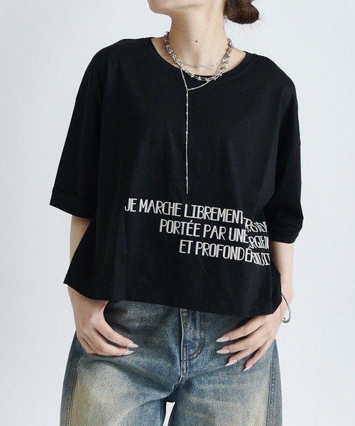 Lui's(ルイス)の「クロップドプリントTシャツ(Tシャツ/カットソー・レディース・ブルー/ブラック/オフホワイト・FREE)」の4枚目の写真
