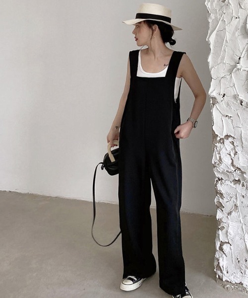 boemy(ボエミー)の「裾スリットワイド サロペット(サロペット/オーバーオール・レディース・ブラック・S/M/L)」の1枚目の写真