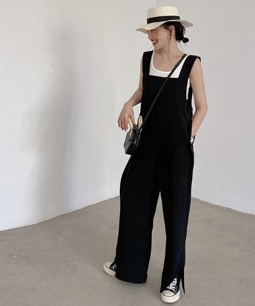 boemy(ボエミー)の「裾スリットワイド サロペット(サロペット/オーバーオール・レディース・ブラック・S/M/L)」の4枚目の写真