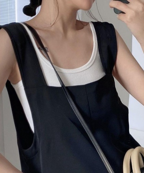 boemy(ボエミー)の「裾スリットワイド サロペット(サロペット/オーバーオール・レディース・ブラック・S/M/L)」の6枚目の写真