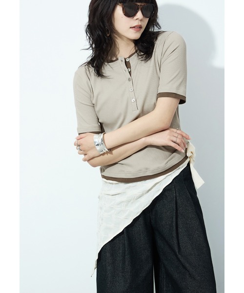 Fashion Letter(ファッションレター)の「フェイクレイヤード バイカラーヘンリー半袖プルオーバー(Tシャツ/カットソー・レディース・モカ/ブラック/グレイッシュベージュ/イエロー/アイボリー・M)」の5枚目の写真