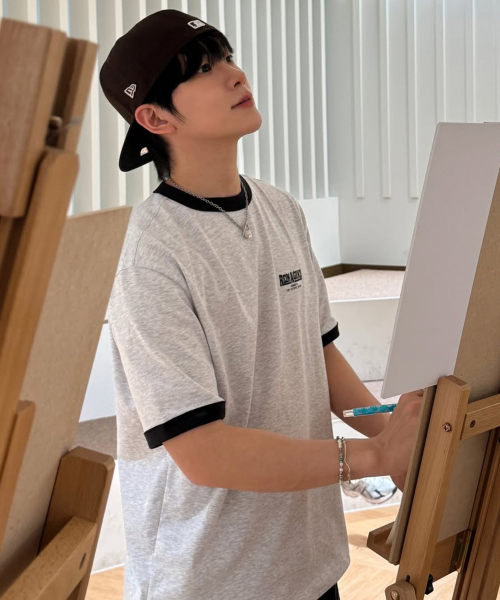 MINDBRIDGE（マインドブリッジ）の「[ON]グラフィックオーバーサイズリンガー半袖Tシャツ - 2カラー（Tシャツ/カットソー・メンズ・ライトグレー/アイボリー・100/110/95/105）」の6枚目の写真
