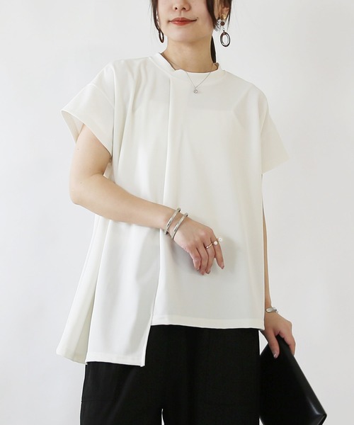 and it_（アンドイット）の「イレギュラーヘムトップス（Tシャツ/カットソー・レディース・アイボリー/ブラック/チャコール・FREE）」の4枚目の写真
