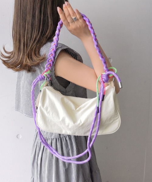 styiro(スタイロ)の「2WAY パラコードナイロンショルダーバッグ / 軽量 / ミニポーチ付き(ショルダーバッグ・レディース・ベージュ/イエロー/ブラック/パープル・FREE)」の14枚目の写真
