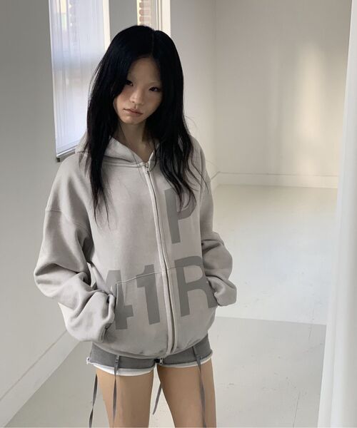 41PRAY（サイルプレイ）の「Graphic Zip Up Hoodie / Ivory（パーカー・レディース・ホワイト・OS）」の4枚目の写真