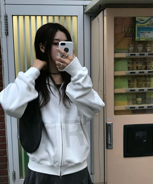 41PRAY（サイルプレイ）の「Graphic Zip Up Hoodie / Ivory（パーカー・レディース・ホワイト・OS）」の5枚目の写真