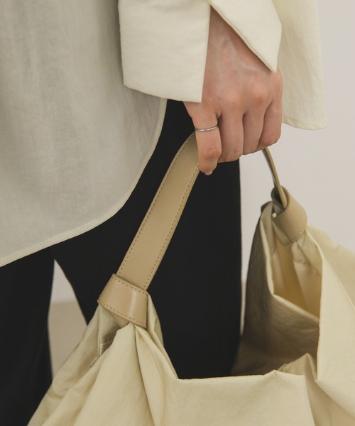 KBF(ケイビーエフ)の「ノットデザインワンハンドルBAG(ハンドバッグ・レディース・イエロー系その他/ブラック・ONE)」の11枚目の写真
