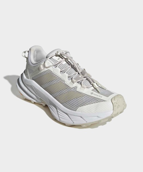 adidas（アディダス）の「テレックス フリーハイカー SL GORE-TEX ハイキング / Terrex Freehiker SL GORE-TEX Hiking / アディダス adidas（スニーカー・メンズ・ホワイト・27.0cm/25.5cm/26.5cm/22.5cm/23.0cm/23.5cm/24.0cm/28.0cm/27.5cm/29.0cm/26.0cm/25.0cm/24.5cm）」の4枚目の写真