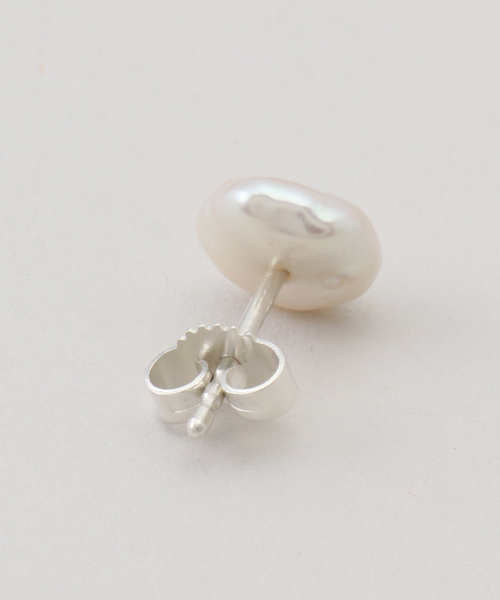 JOURNAL STANDARD(ジャーナルスタンダード)の「【MUSSELS AND MUSCLES/マッソーズアンドマッソーズ 】 KESHI PEARL EARSTUD(ピアス(片耳用)・レディース・シルバー・FREE)」の2枚目の写真