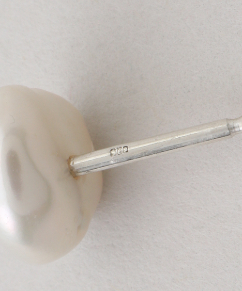 JOURNAL STANDARD(ジャーナルスタンダード)の「【MUSSELS AND MUSCLES/マッソーズアンドマッソーズ 】 KESHI PEARL EARSTUD(ピアス(片耳用)・レディース・シルバー・FREE)」の3枚目の写真