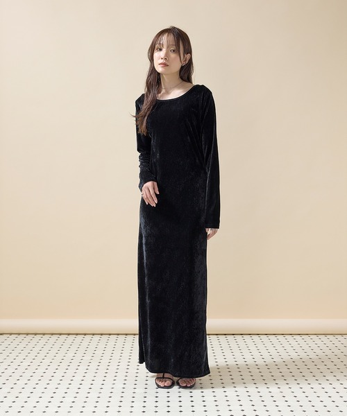 en CAnAF(エンカナフ)の「【背中映え&上品見え】ベロアバックオープンワンピース(ワンピース・レディース・ベージュ/ブラウン/ブラック・フリー)」の5枚目の写真
