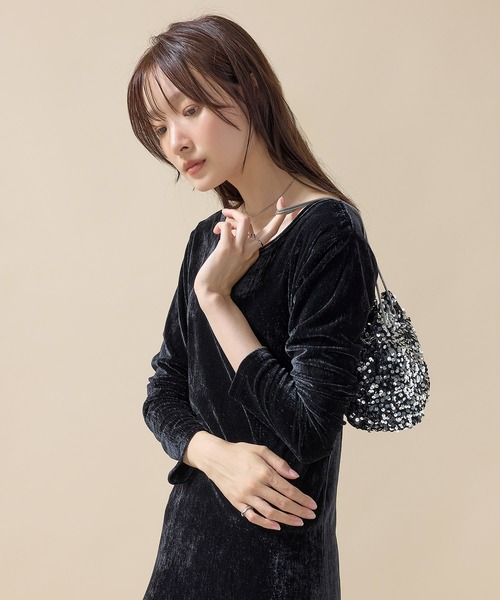 en CAnAF(エンカナフ)の「【背中映え&上品見え】ベロアバックオープンワンピース(ワンピース・レディース・ベージュ/ブラウン/ブラック・フリー)」の12枚目の写真