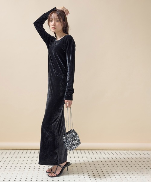 en CAnAF(エンカナフ)の「【背中映え&上品見え】ベロアバックオープンワンピース(ワンピース・レディース・ベージュ/ブラウン/ブラック・フリー)」の13枚目の写真