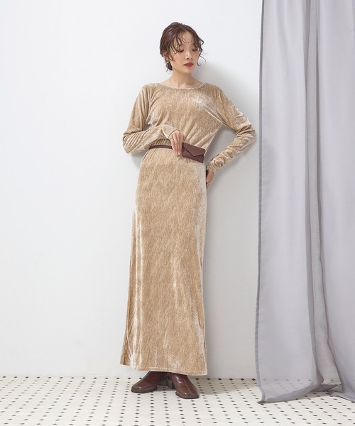 en CAnAF(エンカナフ)の「【背中映え&上品見え】ベロアバックオープンワンピース(ワンピース・レディース・ベージュ/ブラウン/ブラック・フリー)」の9枚目の写真