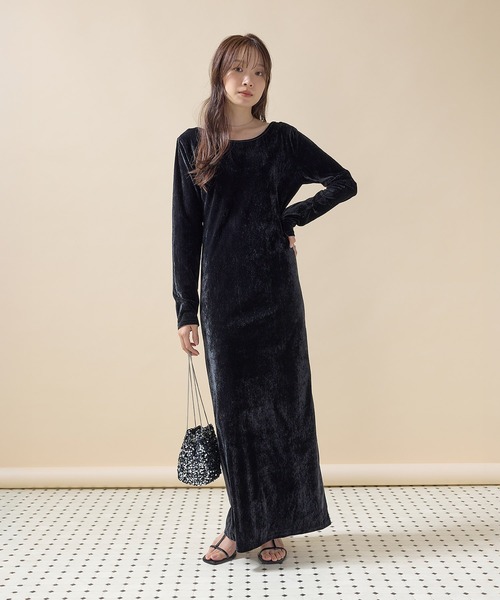 en CAnAF(エンカナフ)の「【背中映え&上品見え】ベロアバックオープンワンピース(ワンピース・レディース・ベージュ/ブラウン/ブラック・フリー)」の17枚目の写真