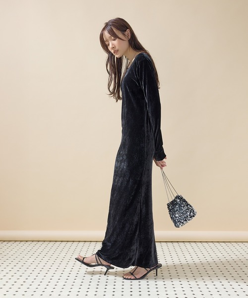 en CAnAF(エンカナフ)の「【背中映え&上品見え】ベロアバックオープンワンピース(ワンピース・レディース・ベージュ/ブラウン/ブラック・フリー)」の18枚目の写真