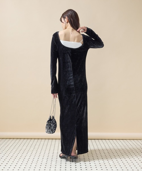 en CAnAF(エンカナフ)の「【背中映え&上品見え】ベロアバックオープンワンピース(ワンピース・レディース・ベージュ/ブラウン/ブラック・フリー)」の19枚目の写真