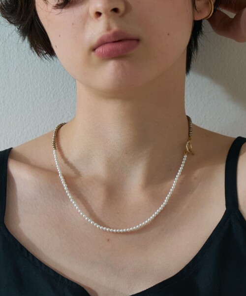collex(コレックス)の「【Ljud/ユード】プチシェルパールバイカラーネックレス(ネックレス・レディース・シルバー/ゴールド・フリー)」の2枚目の写真