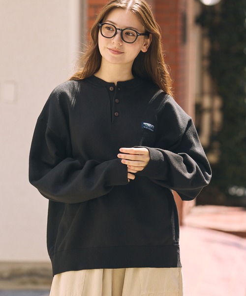 THE CRAFT CREW PRODUCTS（ザクラフトクループロダクツ）の「【UNNOTICEシリーズ】ヘビーウェイト スウェットライク オーバーサイズ ヘンリーネック 長袖ニットトップス / 静電防止・マシンウォッシャブル【THE CRAFT CREW PRODUCTS】（ニット/セーター・メンズ・アッシュグレー/ダークグレー/ブラック/ブルー系/ダークオリーブ/ネイビー/グレイッシュベージュ/ブラウン系・S/M/L）」の17枚目の写真