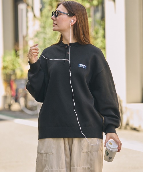 THE CRAFT CREW PRODUCTS（ザクラフトクループロダクツ）の「【UNNOTICEシリーズ】ヘビーウェイト スウェットライク オーバーサイズ ヘンリーネック 長袖ニットトップス / 静電防止・マシンウォッシャブル【THE CRAFT CREW PRODUCTS】（ニット/セーター・メンズ・アッシュグレー/ダークグレー/ブラック/ブルー系/ダークオリーブ/ネイビー/グレイッシュベージュ/ブラウン系・S/M/L）」の19枚目の写真