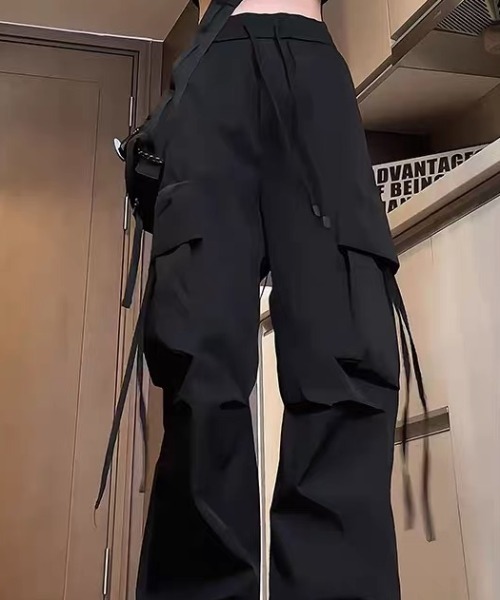 ampm(エーエムピーエム)の「厚手ナイロン ワイドカーゴパンツ(カーゴパンツ・レディース・ブラック/ホワイト・S/M)」の15枚目の写真
