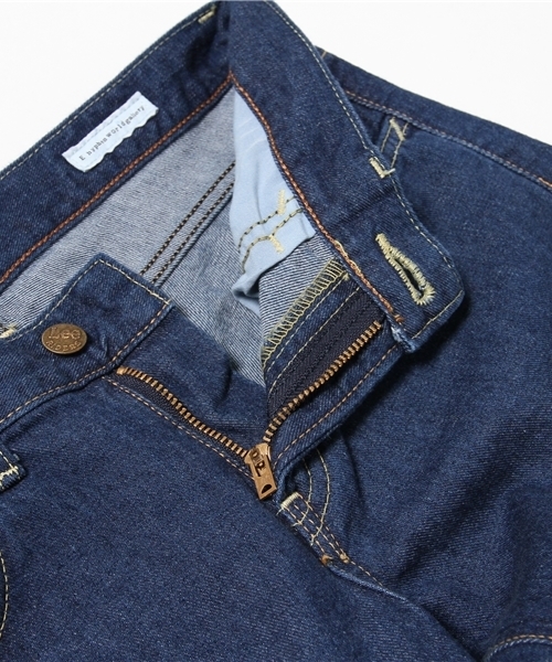 E hyphen world gallery（イーハイフンワールドギャラリー）の「Lee×Ehwg デニムテーパードパンツ（デニムパンツ・レディース・ホワイト/インディゴブルー/ライトインディゴブルー・SMALL/MEDIUM）」の4枚目の写真