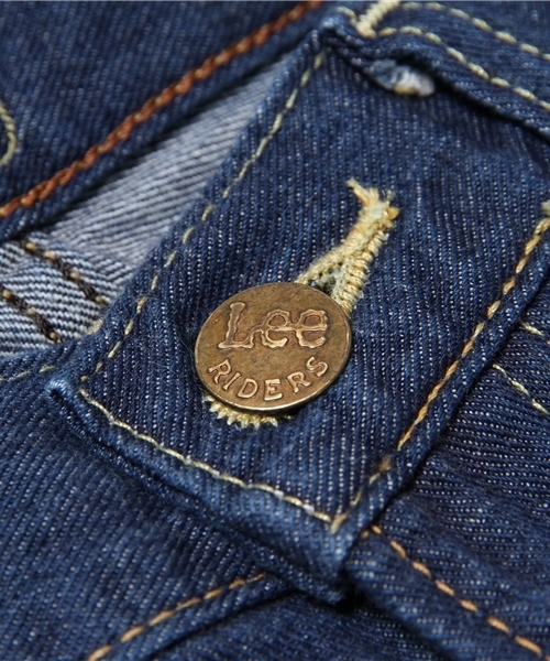 E hyphen world gallery（イーハイフンワールドギャラリー）の「Lee×Ehwg デニムテーパードパンツ（デニムパンツ・レディース・ホワイト/インディゴブルー/ライトインディゴブルー・SMALL/MEDIUM）」の6枚目の写真