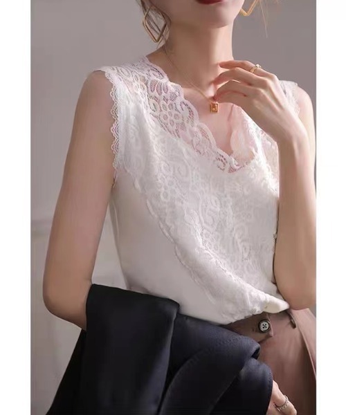 FAVORITO(ファヴォリート)の「ノースリーブレーストップス(Tシャツ/カットソー・レディース・ホワイト/ブラック・F)」の1枚目の写真