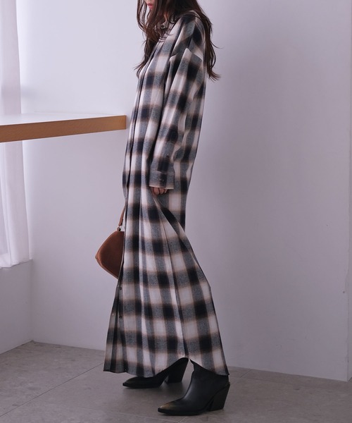 AKTE(アクテ)の「ロングシャツチェックワンピース(シャツワンピース・レディース・レッド系/ブラウン系・TALL/FREE)」の3枚目の写真