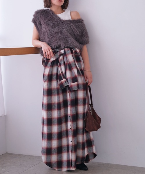 AKTE(アクテ)の「ロングシャツチェックワンピース(シャツワンピース・レディース・レッド系/ブラウン系・TALL/FREE)」の17枚目の写真