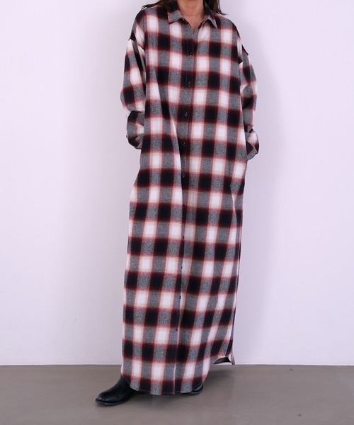 AKTE(アクテ)の「ロングシャツチェックワンピース(シャツワンピース・レディース・レッド系/ブラウン系・TALL/FREE)」の20枚目の写真
