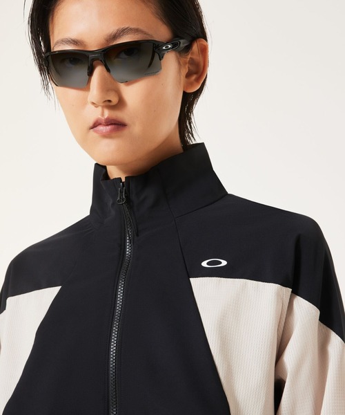 OAKLEY(オークリー)の「オークリー RADIANT MOBILITY JKT 10.0/ジャージ/スポーツ・トレーニング/レディース/OAKLEY(ナイロンジャケット・レディース・ブラック/ネイビー・XS/S/M/L)」の17枚目の写真