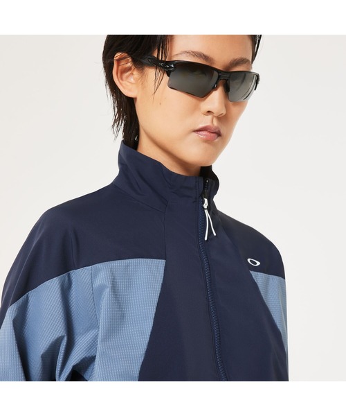 OAKLEY(オークリー)の「オークリー RADIANT MOBILITY JKT 10.0/ジャージ/スポーツ・トレーニング/レディース/OAKLEY(ナイロンジャケット・レディース・ブラック/ネイビー・XS/S/M/L)」の10枚目の写真