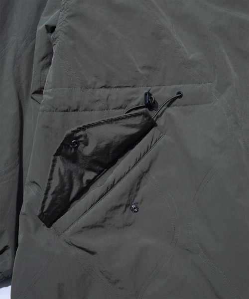 F/CE. （エフシーイー）の「F/CE. PRIMALOFT MODULAR COLLAR COAT / エフシーイー プリマロフト モジュラー カラー コート（ダウンジャケット/コート・レディース・ブラック/オリーブ・SMALL）」の8枚目の写真
