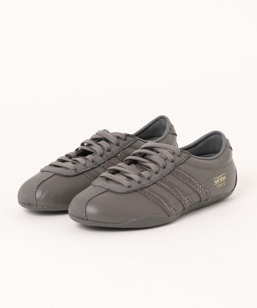 adidas(アディダス)の「ADIDAS アディダス TOKYO W トーキョー W KJ7552 CHAR/CHAR/GOLD(スニーカー・レディース・グレー・22.0cm/22.5cm/23.0cm/23.5cm/24.0cm/24.5cm/25.0cm/25.5cm)」の1枚目の写真