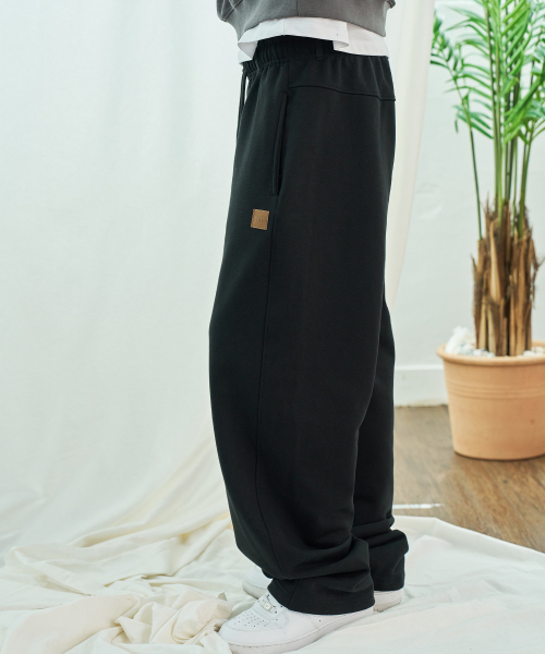 IHDO(アヒドゥ)の「1000g ピグメント アーキテクチャ ストリング スウェットパンツ_ブラック(スウェットパンツ・メンズ・その他・FREE)」の1枚目の写真